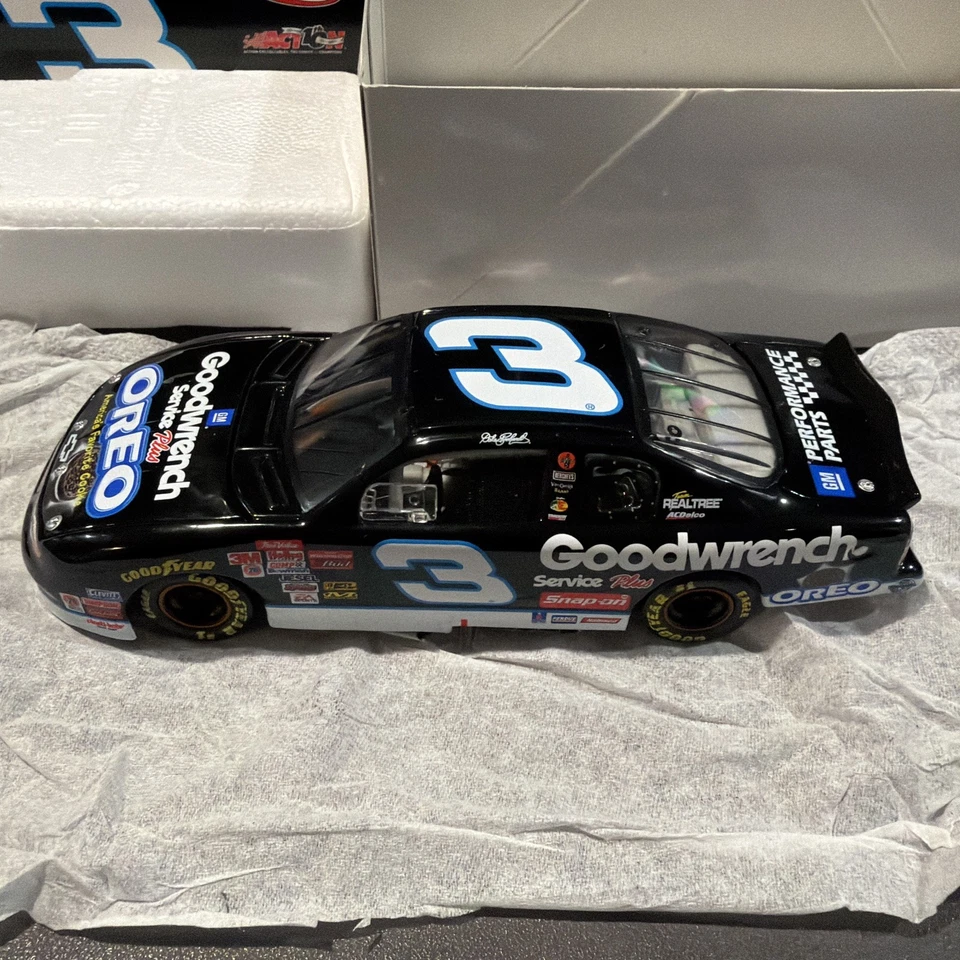 Dale Earnhardt #3 2001 Oreo Goodwrench Service 1/32 Action RCCA Club Car 1/3000 - Image 2 of 4