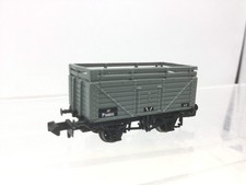 Graham Farish 377-176 N Gauge BR Grey 7 Plank Wagon w Coke Rail P368515