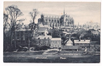 ARUNDEL, Großbritannien um 1930?: Ort und Schloß, alte SW - Karte ungelaufen.