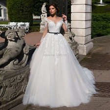 Elegant Tulle Wedding Dresses Lace Applique Scoop Neck Long Sleeve Bride Gowns