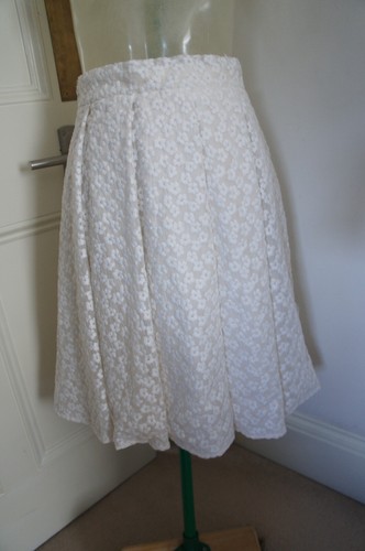 J W Anderson Cream floral embroidered skirt sz Sma