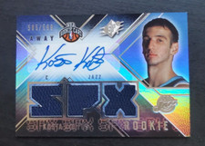 2008-09 NBA SPX Kosta Koufos SPX Rookie Patch Auto Away 585/599 #165 Utah Jazz