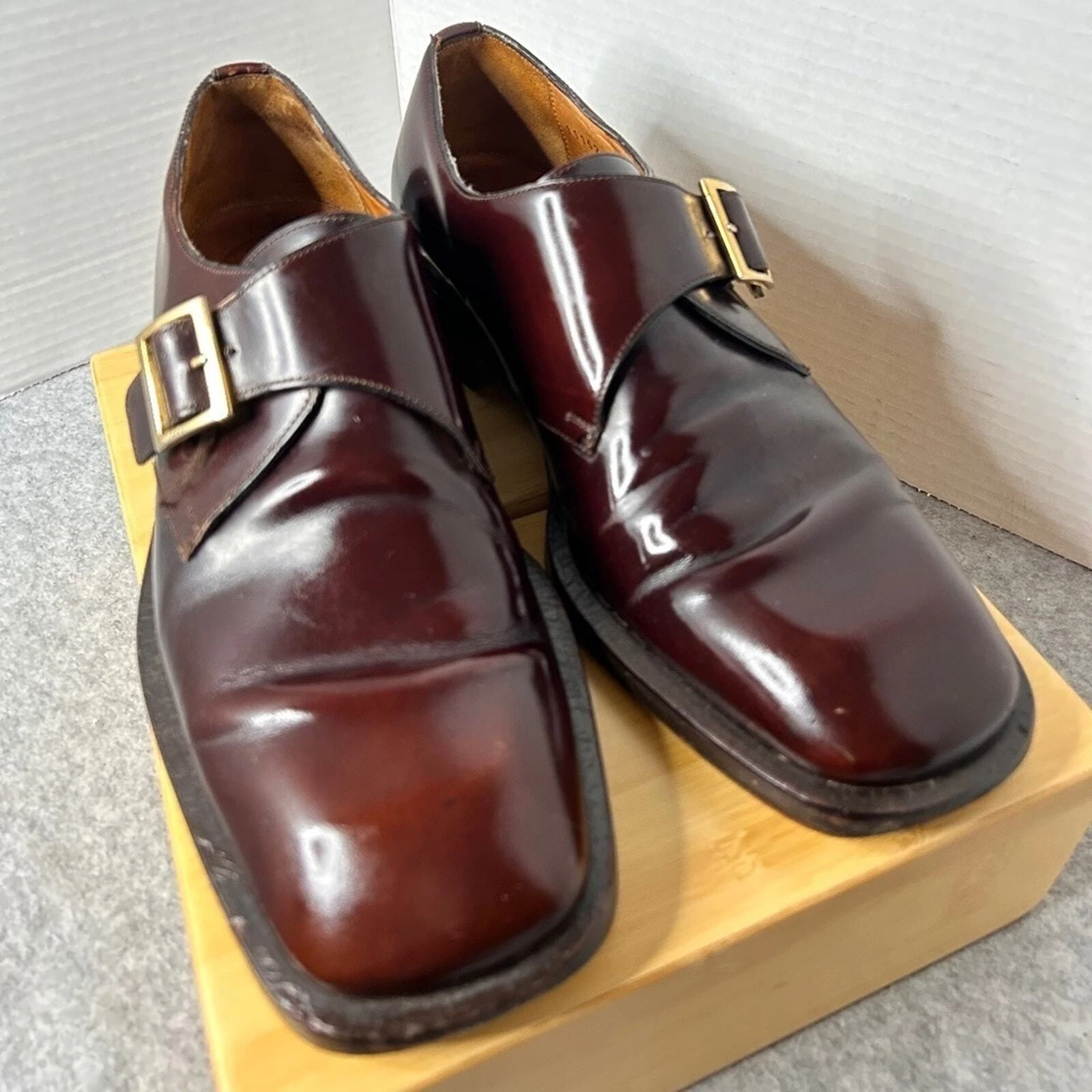 Boucle latérale dorée vintage GUCCI homme Bourgogne taille 7,5 M semelle en bois. Lourd 