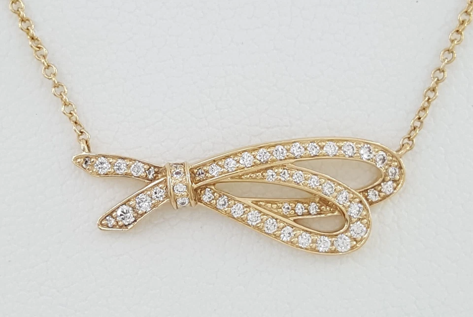 Collar colgante de diamantes con cinta de arco de 0,39 quilates de oro rosa de 18 quilates de 16" de Tiffany & Co Foto 4 de 4