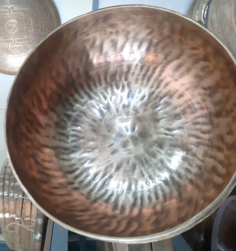10 inch Super Full Moon Bowl-Deep Relaxing Sound Vibration-Handmade Singing Bowl - Picture 6 of 7