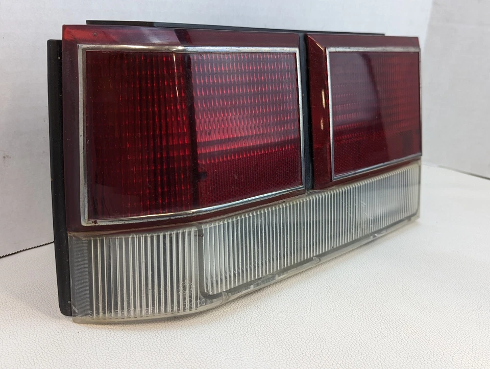 Luz trasera lado conductor Dodge Omni GLHT GLHS 5207649 Foto 2 de 4