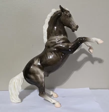 Vtg Breyer Mold Co. King Fighting Stallion Glossy Lighter Black 11" tall Horse