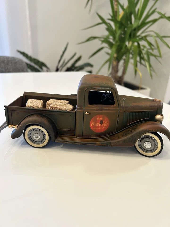 1/19 1/18 Diecast Weathered Rusty 1936 Ford Coca Cola delivery truck - Image 3 of 4