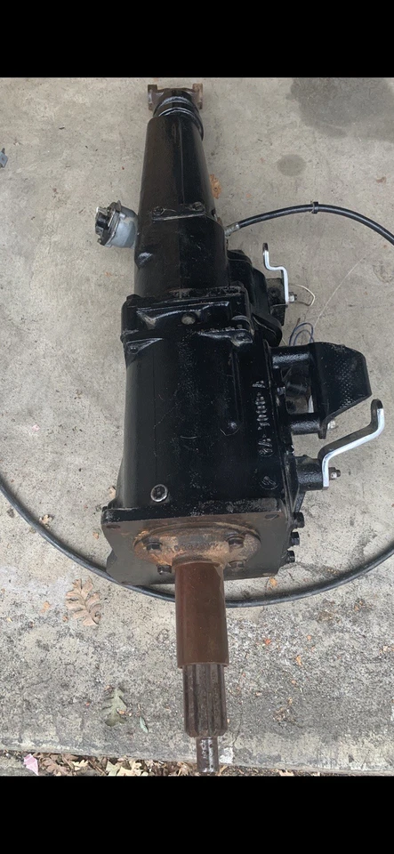 Transmisión Ford de tres velocidades con overdrive - reconstruida Foto 3 de 3