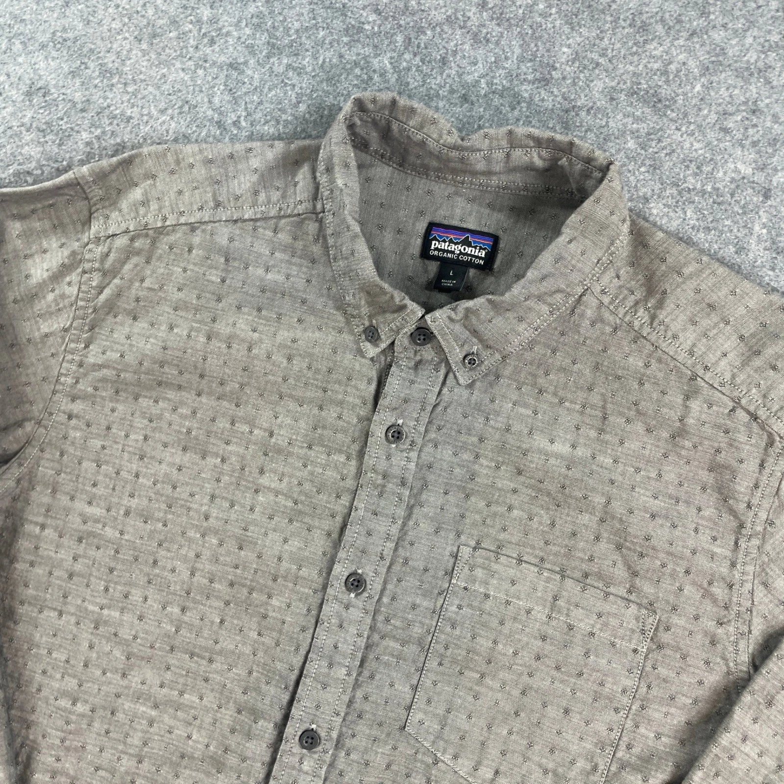 Patagonia Mens Button Down Shirt L Gray Dotted Long Sleeve Outdoor Hiking Plaid