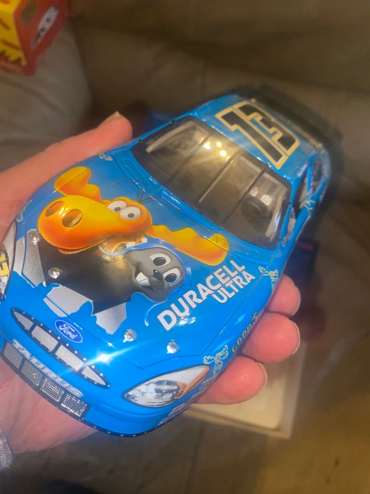 Robby Gordon #13, 2000 Tauro. Menards/Rocky & Bullwinkle. NASCAR de acción 1:24 Foto 4 de 4