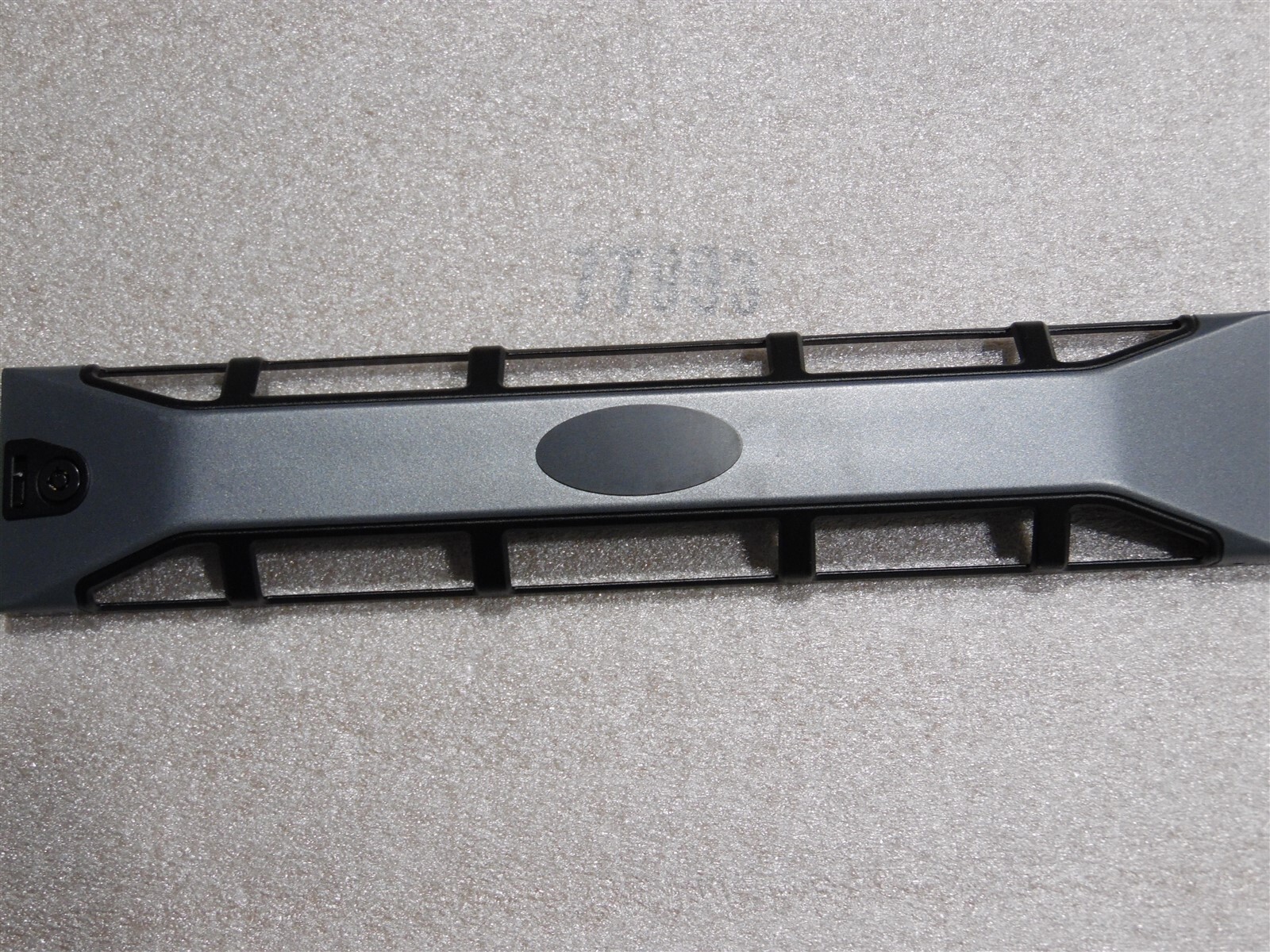 dell poweredge r520 r720 r720xd r730 r730xd r820 r830... FACEPLATE FRONT BEZEL DELL POWEREDGE SERVER R730 R730xd R530 R830 DD0W1 ...