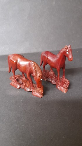 2 X ANTIQUE SMALL CARVED BOXWOOD MU WANG HORSES WITH GLASS EYES - Picture 2 of 6