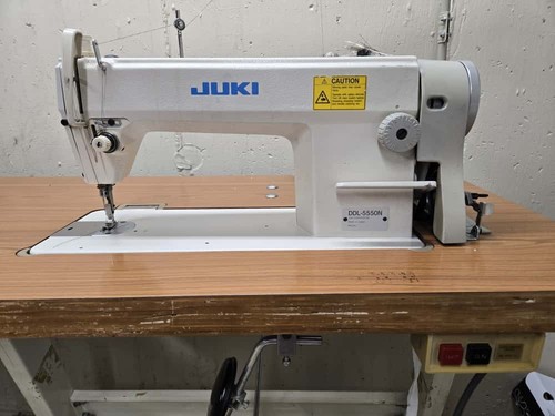 Juki DDL-5550N Industrial Straight Stitch Sewing Machine w/ Table Motor