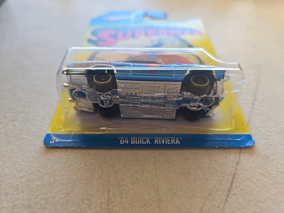 Hot Wheels Superman 1964 Buick Riviera 1/64 - Image 2 of 4