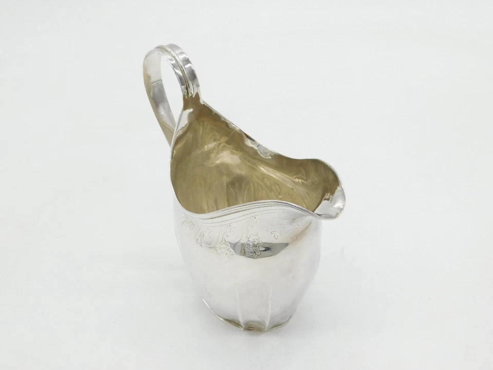 Jarra de plata esterlina acanalada de George III Newcastle antigua c1780 T. Watson Foto 3 de 4