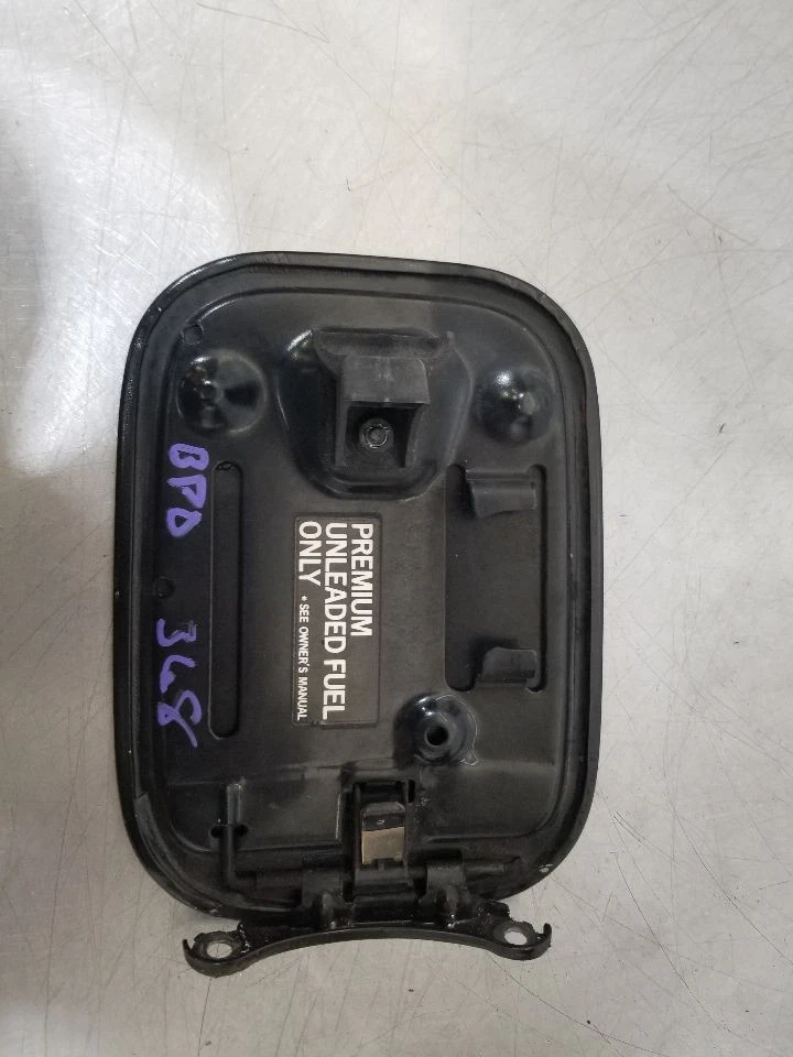 05 2005 LEXUS LS430 FUEL FILLER DOOR BLACK - Image 4 of 4