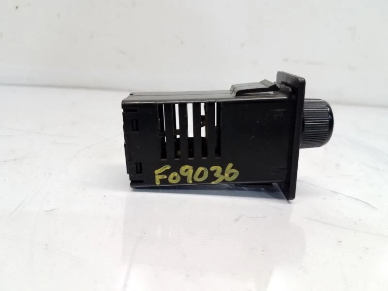 Chevrolet Metro 1998 interruptor de tablero - interruptor de atenuación Foto 2 de 3