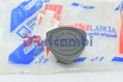Bouchon Avec Emblème Panneau Portes Avant LANCIA kappa 3.0 V6 LANCIA 177260061 - Photo 1/3