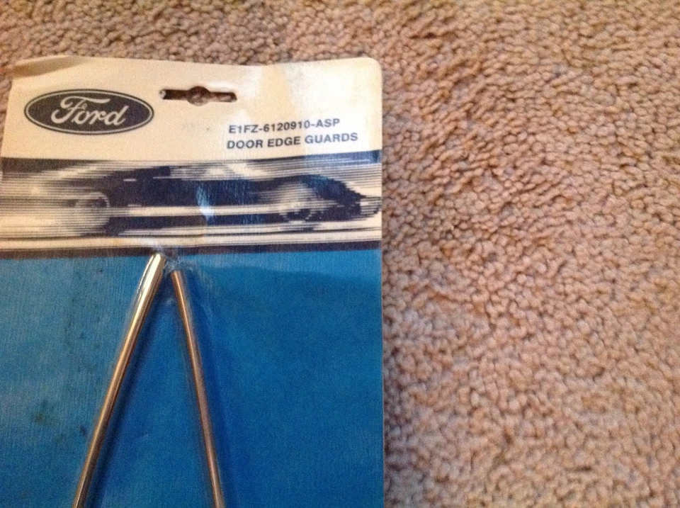 Ford Escort 1981-1989 2 puertas hatchback puerta borde protectores - nuevo OEM Foto 2 de 2