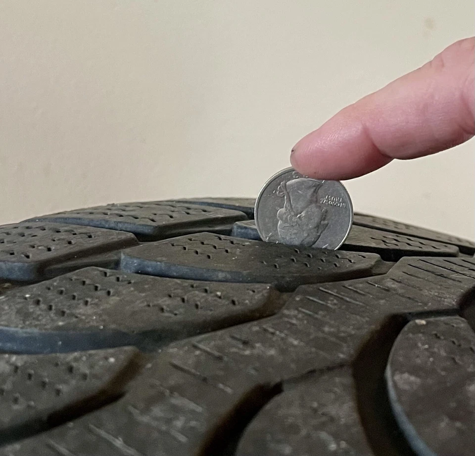 19x8.5 Ace Alloy Wheels AFF02 Black Bridgestone Blizzak 255/40R19 Radial Snows Foto 3 de 3