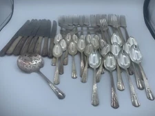 47 PC Set of Wm A Rogers Deluxe Stainless Oneida LTD Flatware