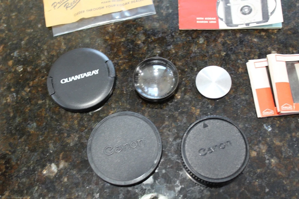 Lote de artículos relacionados con cámaras de colección bombillas publicitarias, diapositivas, cordón, tapas de lentes + Foto 3 de 4