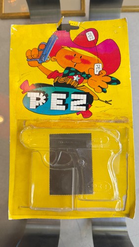 1960s Pez No feet Walther Gun Pistol Candy Dispenser Card Blister Box Pack Only
