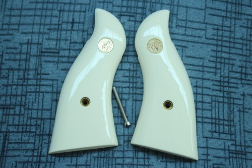 BELLE IMPUGNATURE S&W K, L TELAIO SQUARE BUTT MODELLO 66, 617, 686 RESINA AVORIO *GOLD MED - Foto 9 di 18