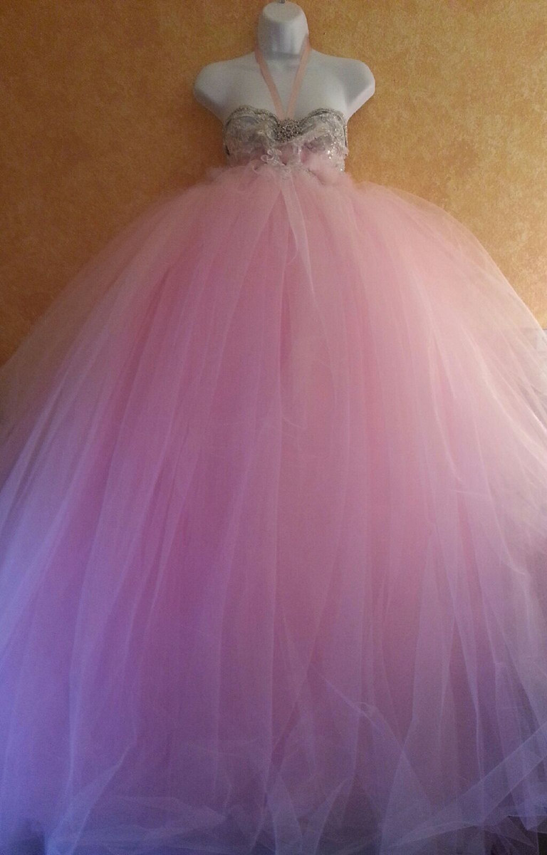 rihanna pink tulle dress Rihanna Wore a Pink Tulle Dress by Giambattista Valli Couture to Valerian Premiere