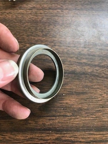 1 NEW VICTOR / NAPA / SKF 47366 / 17110 OIL GREASE SEAL - Picture 4 of 8