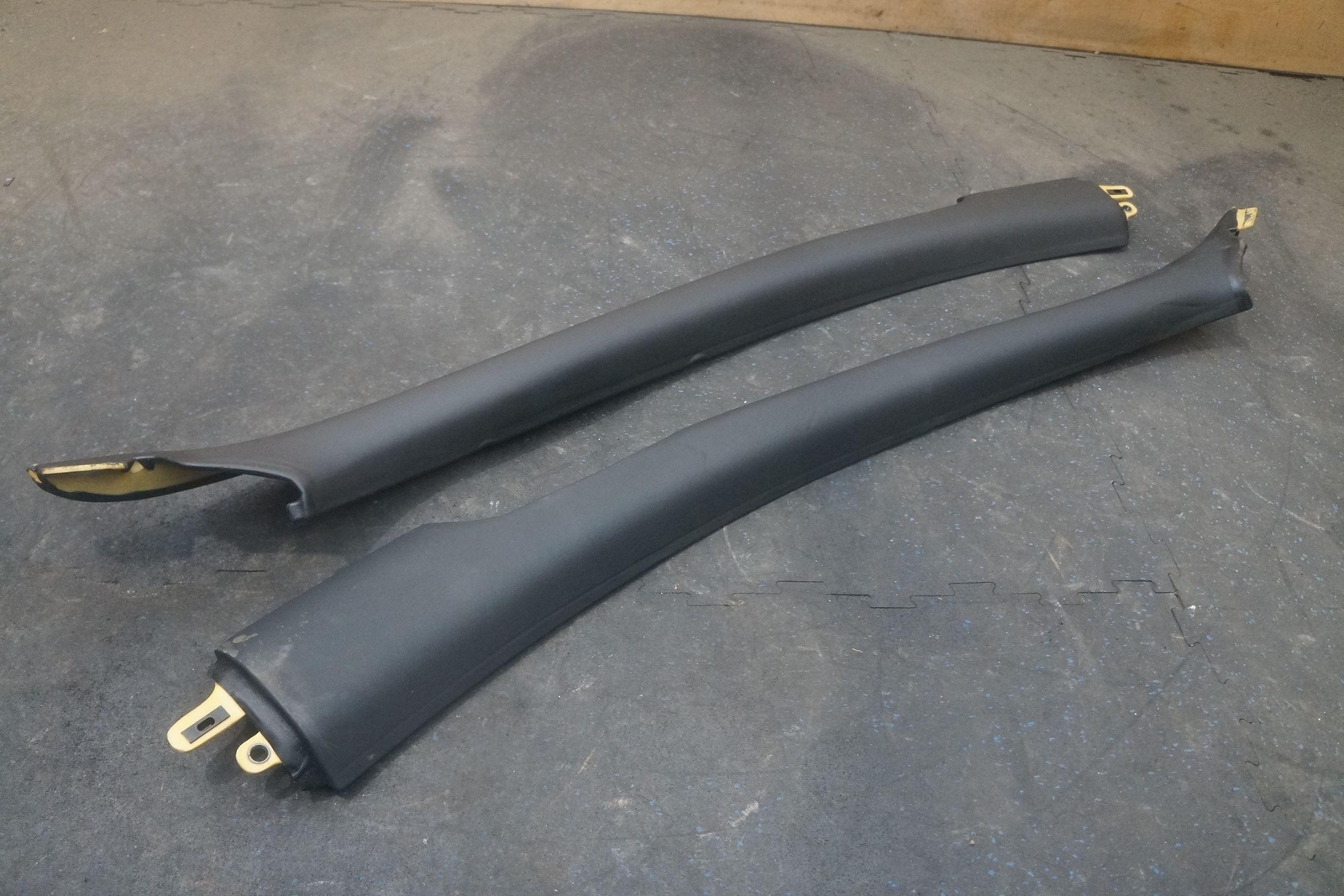 Set 2 Front Left Right A Pillar Windscreen Trim Panel Black OEM Ferrari FF 2014