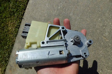 2004-2010 Bmw E60 M5 Sunroof Motor 530i 550i 550 528i 528xi 535i 545i 525i 530d 2004-2010 Bmw E60 M5 Sunroof Motor 530i 550i 550 528i 528xi 535i 545i 525i 530d