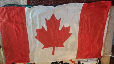 Maple Leaf Flag,  l'Unifolié. Flag of Canada 60'' x 35'' -pre-owned