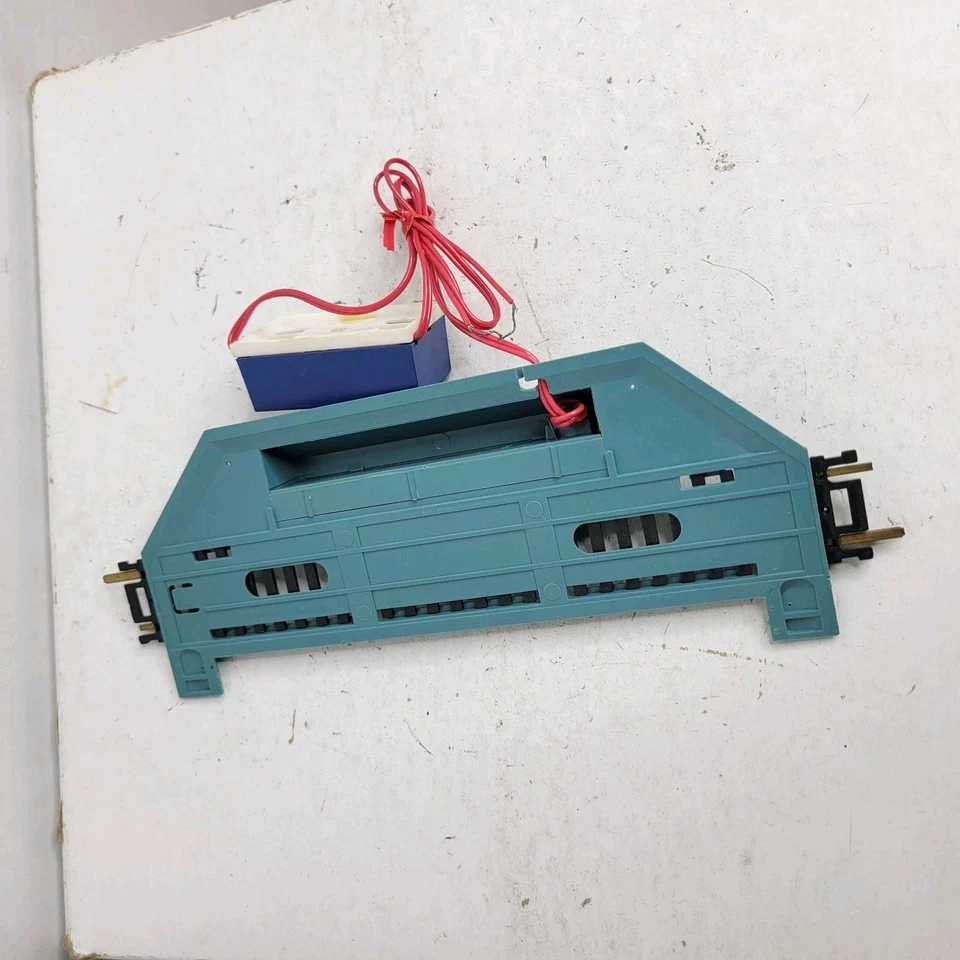 Vintage HO Scale Tyco Prestomatic Activated And Track Section - Image 3 of 3