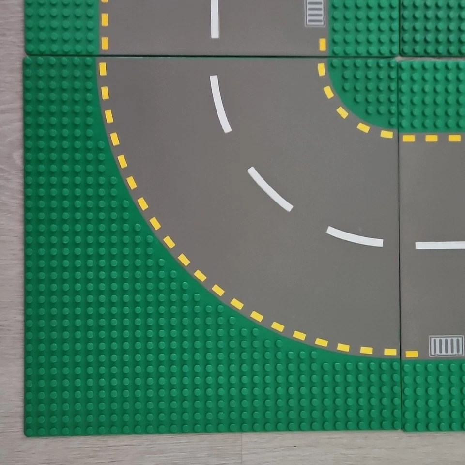 Лот дорожных опорных плит LEGO 32 x 32 - 11 изогнутых прямых пешеходных переходов и перекрестков - Изображение 4 из 4
