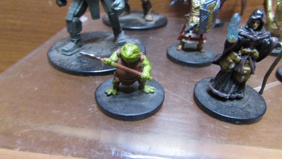 DnD, D&D mini lote de 8 figuras de juego de fantasía RPG Wizards 2017 Foto 2 de 4