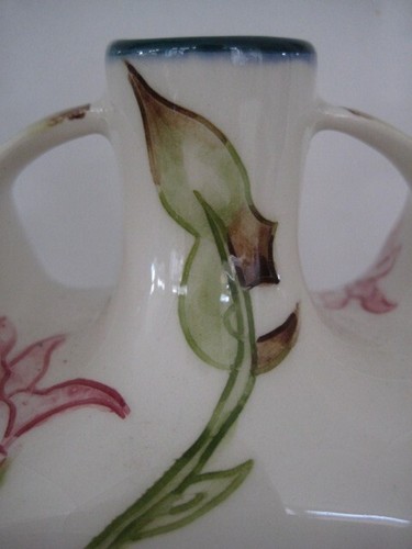 MOORCROFT POTTERY BLACK RYDEN VASE INNOCENCE DESIGN SQUARE 2 HANDLES CRAZED - Picture 7 of 17
