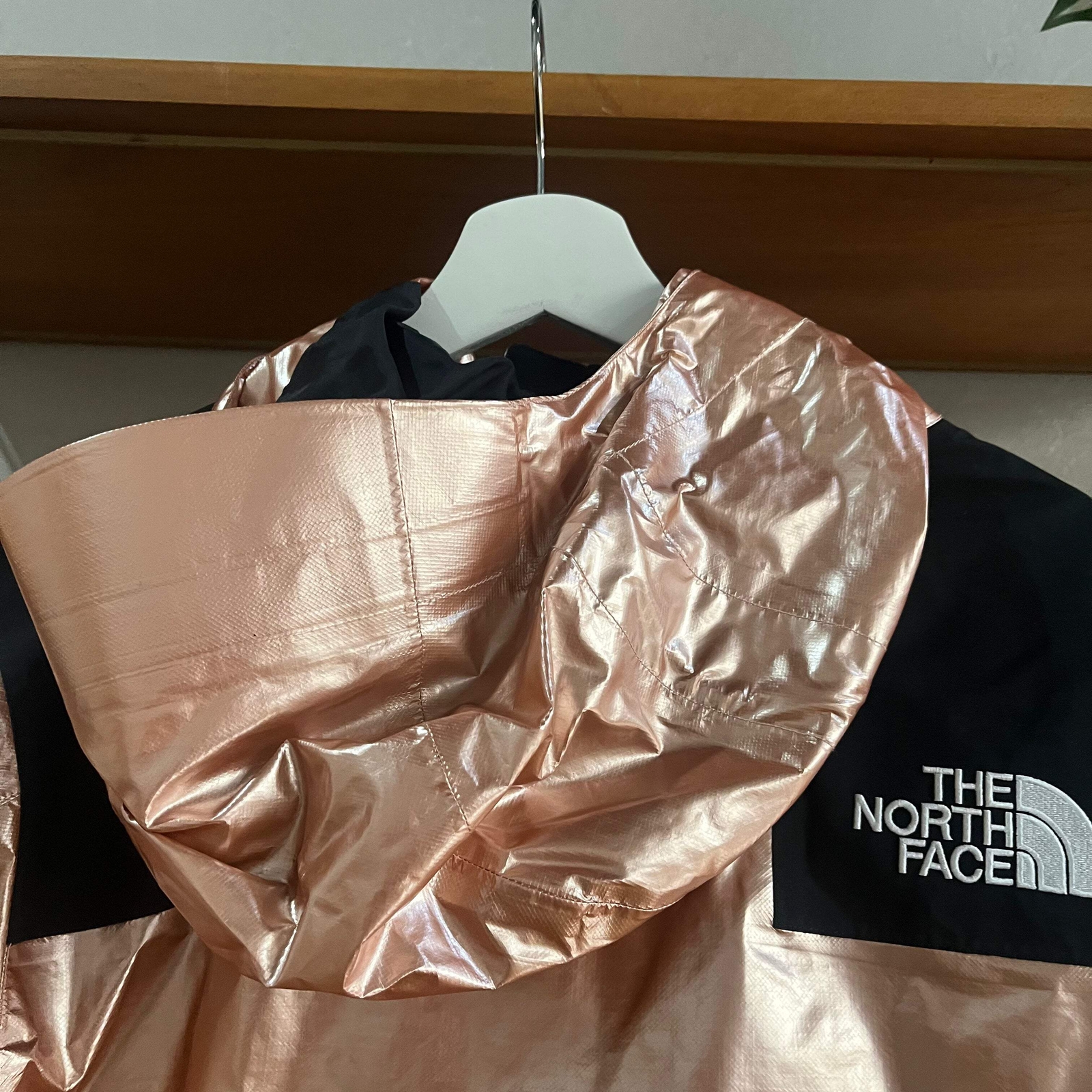 Supreme X The North Face Metallic Mountain Parka | SS18 | Rose Gold | MEDIUM image 10