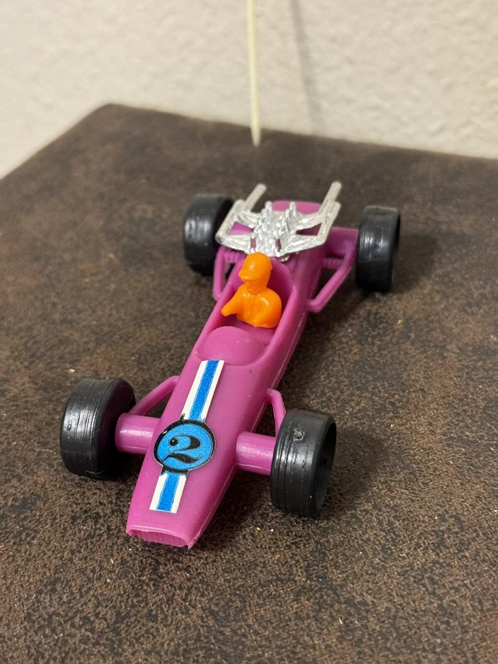 Vintage Carro de Corrida de Plástico #2, 3, 4 Linha de Acabamento Bandeira Final Lap Cake Toppers RARO!! - Imagem 4 de 4