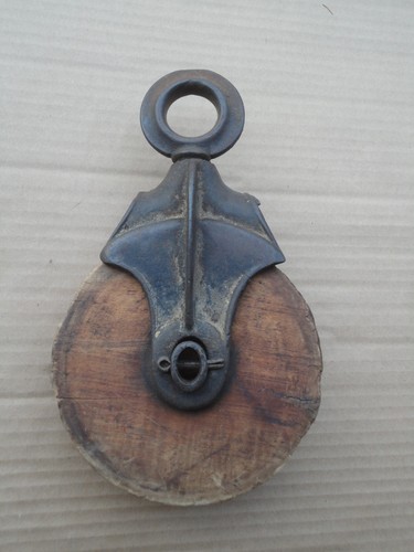 Antique Cast Iron & Wood Barn Pulley & Hanger w/ 22' Rope Rustic Primitive NICE - Picture 4 of 8