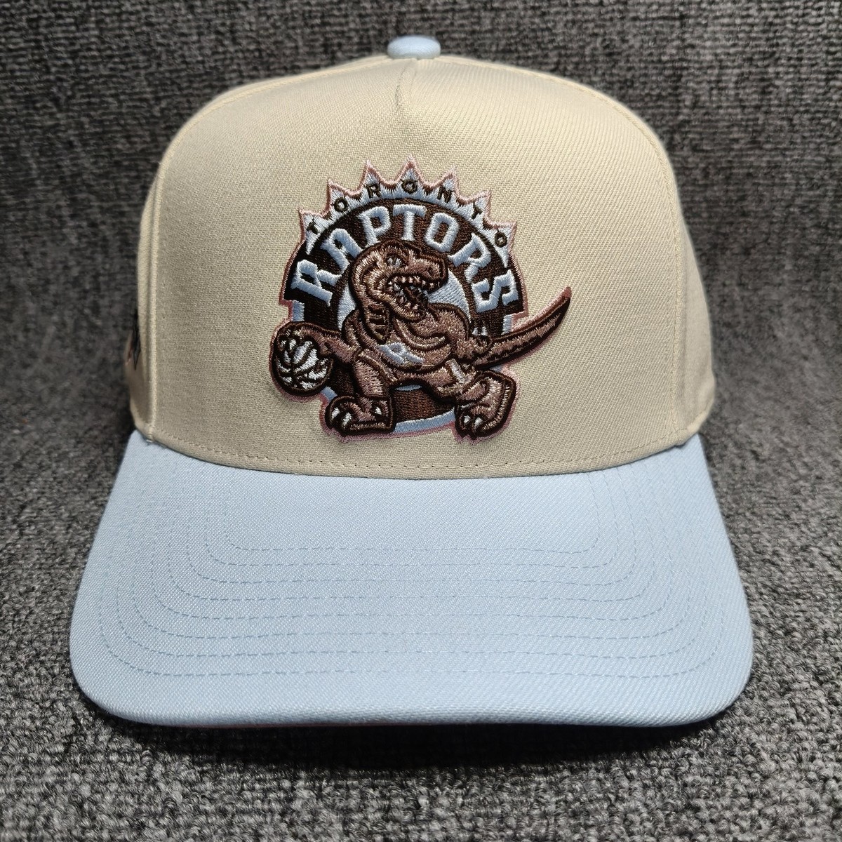 Mitchell & Ness Toronto Raptors NBA Snapback Cream Blue Inaugural Season Hat