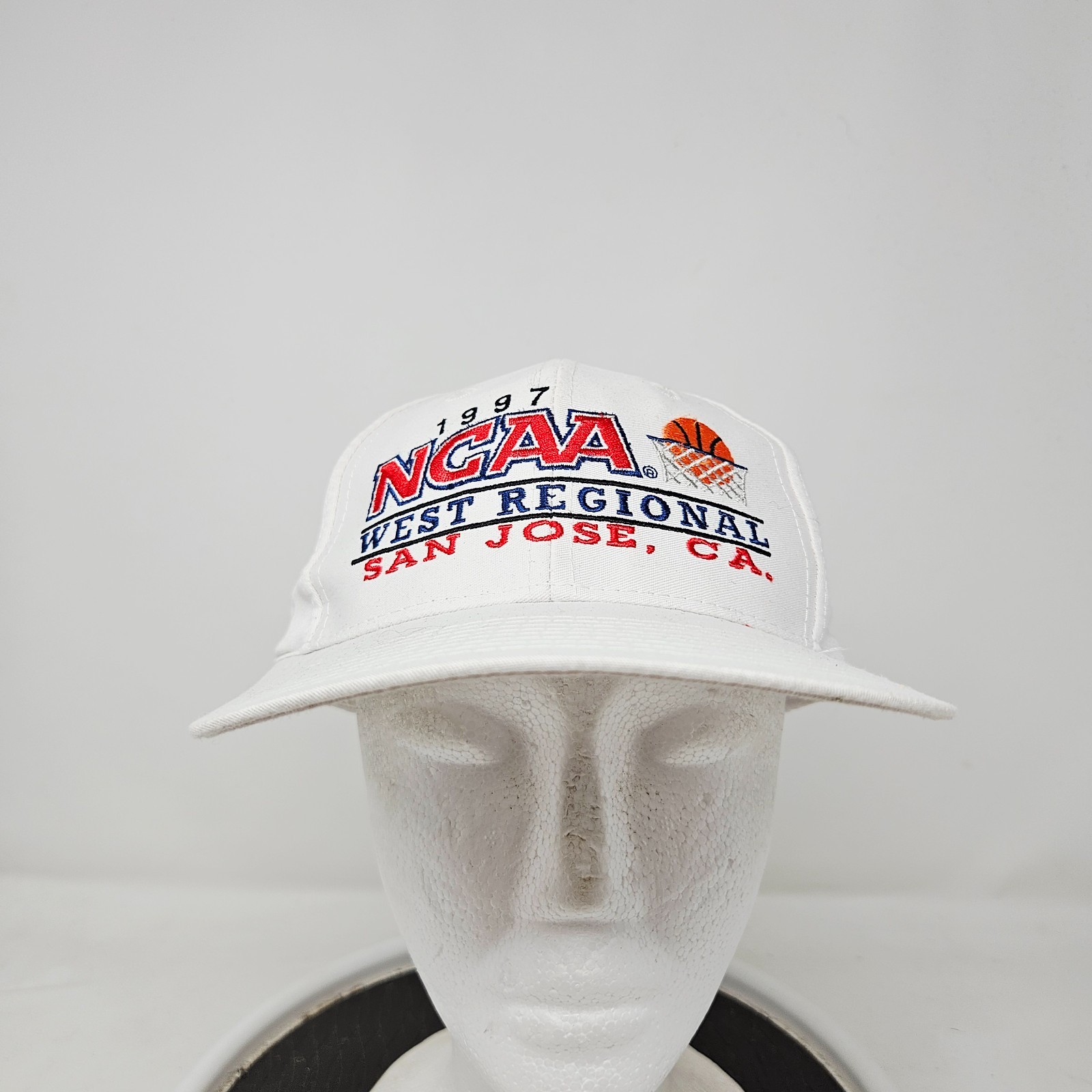 Vintage Utah Utes Basktball Snapback Hat 1997 NCAA Tournament White NWT