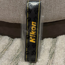 Brand New Genuine Nikon DSLR / SLR Camera Neck Strap - Black  Yellow Sealed 