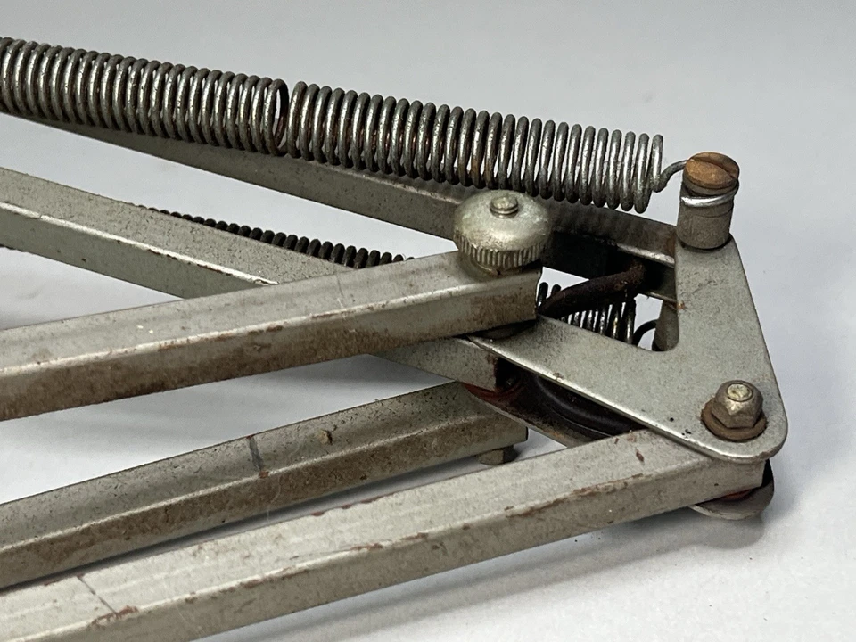 Vintage Z-Lyte Articulating Swing Arm Drafting Desk Table Lamp by Yamada Lamp Co - Image 3 of 4