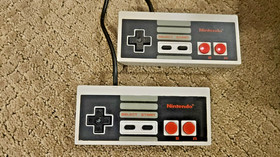 Nintendo NES Console Bundle - 7 Games - 2 Controllers Tested Working Mario 3