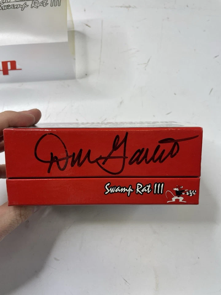 De colección Firmado Autografiado GMP "Big Daddy" Don Garlits Swamp Rat 3 1:43 con funda Foto 3 de 4