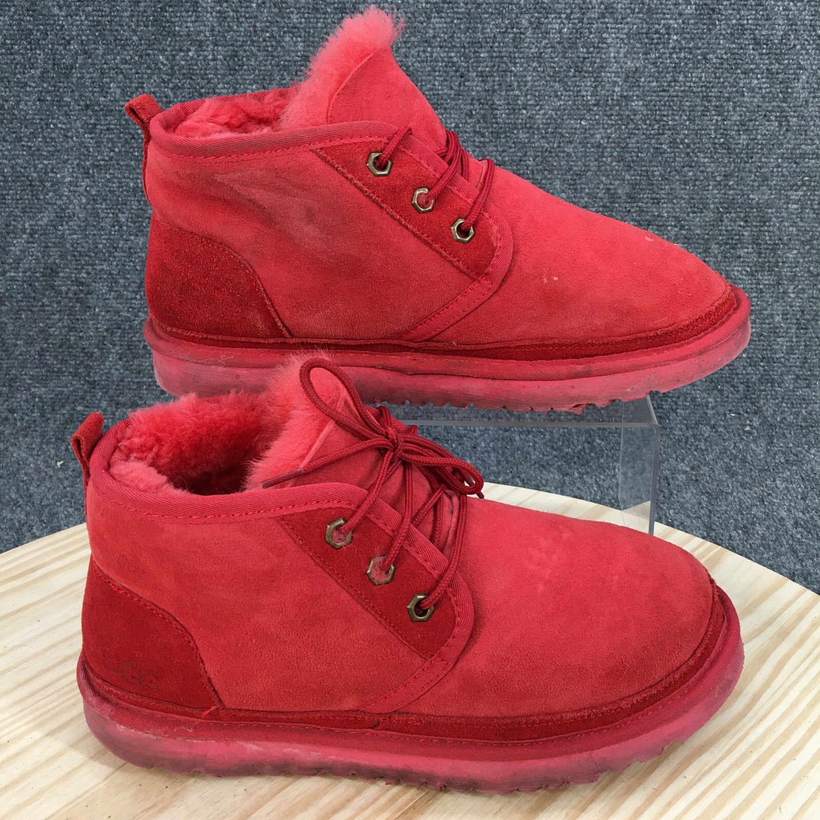 neumel uggs red