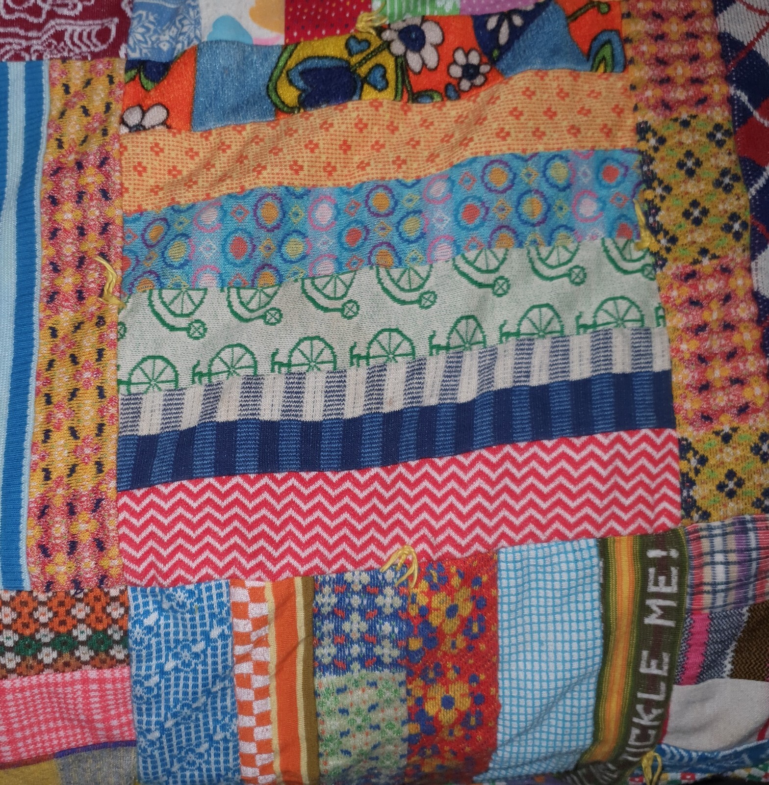 VINTAGE HANDMADE QUILT LARGE 71.5" X 71.5" UNIQUE FABRIC eBay