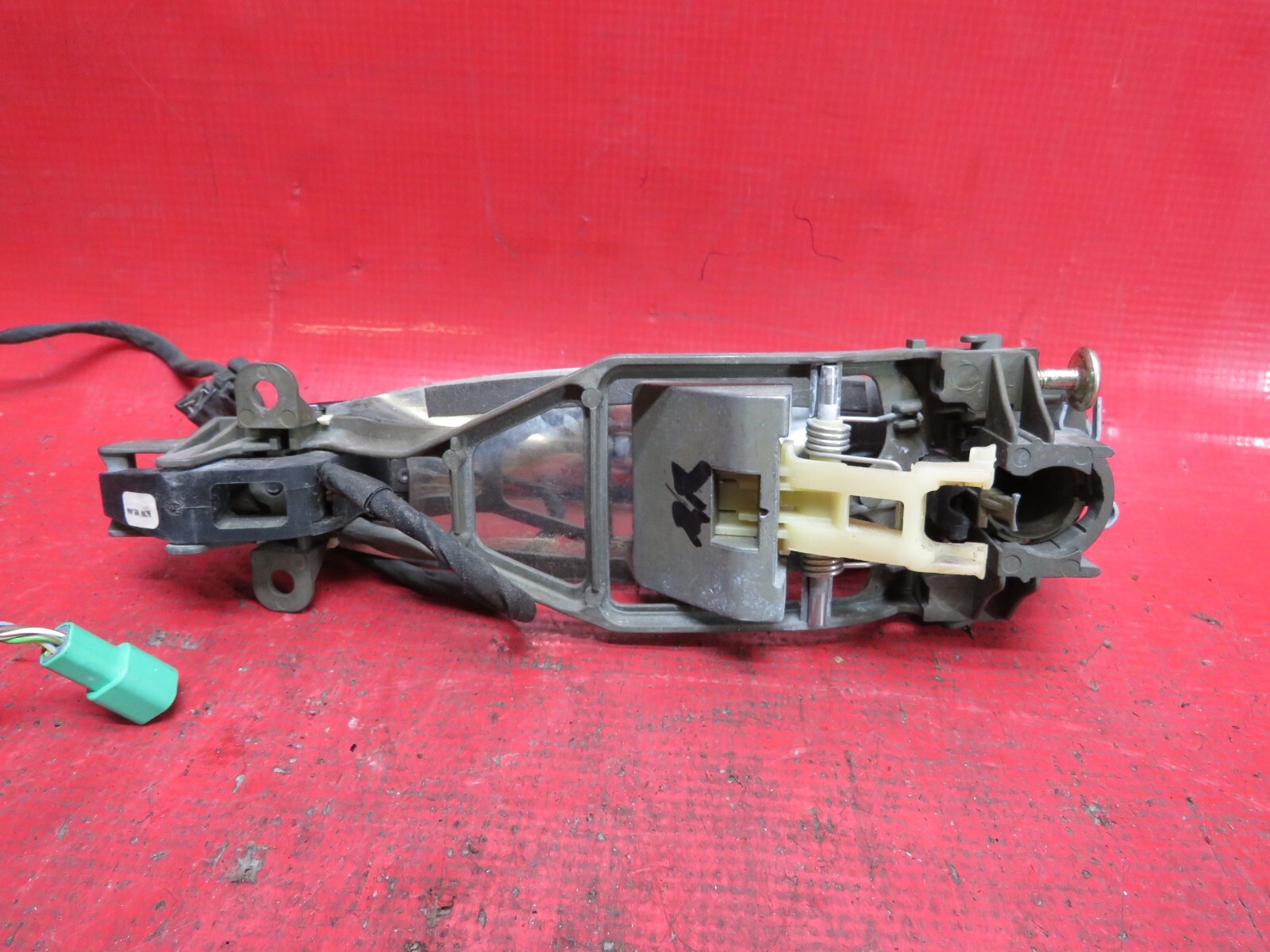 2006 BENTLEY FLYING SPUR RIGHT REAR EXTERIOR DOOR HANDLE(PREVIOUSLY SILVER)